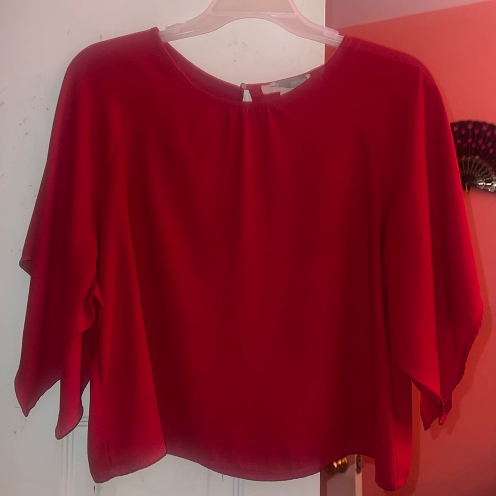 🎊 Red blouse